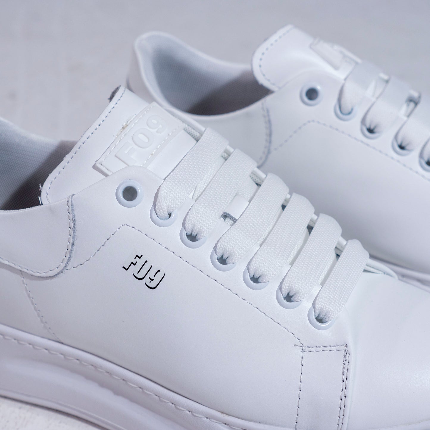 F09 600 light bianco