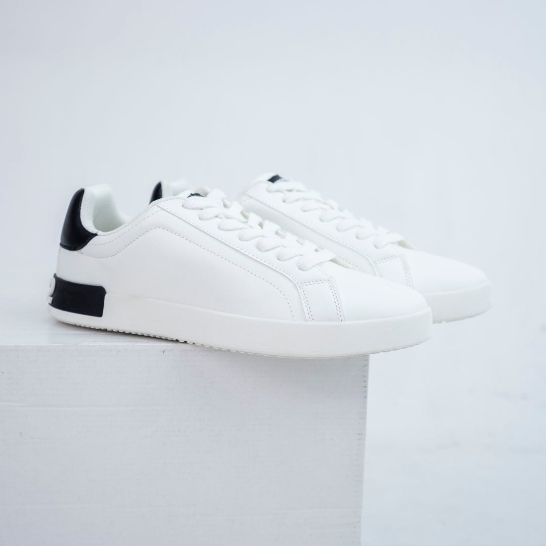 ds2 sneaker logo in rilievo sul retro