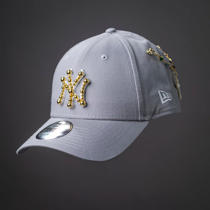 custom cap new era logo coperto borchie