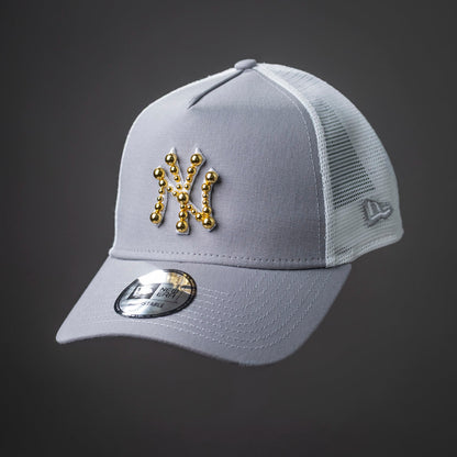 custom cap logo coperto borchie con rete